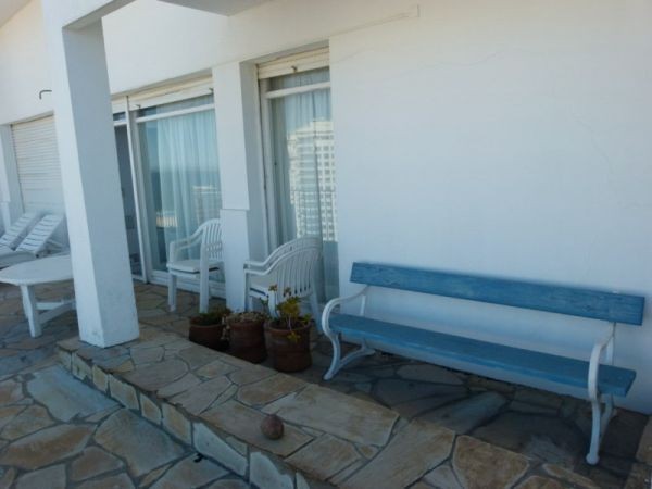 Amplio Pent House con vistas a la Brava en edificio Vanguardia